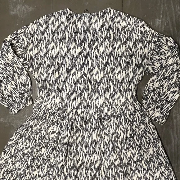 Zara Black Cream Long Sleeve Flared V Neck Dress Embroidered NWOT Ladies Small - Picture 7 of 7